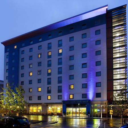 Holiday Inn Express Slough Ngoại thất bức ảnh