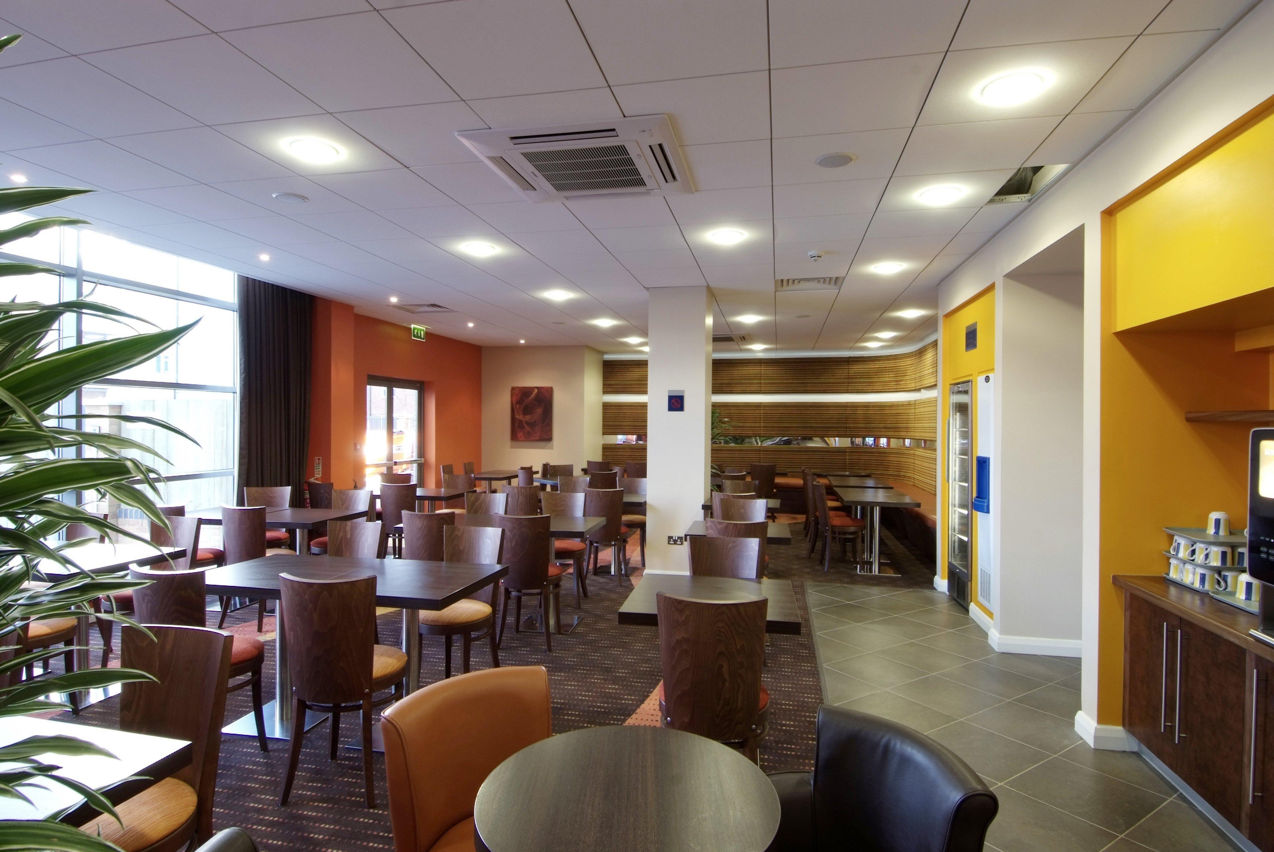 Holiday Inn Express Slough Ngoại thất bức ảnh