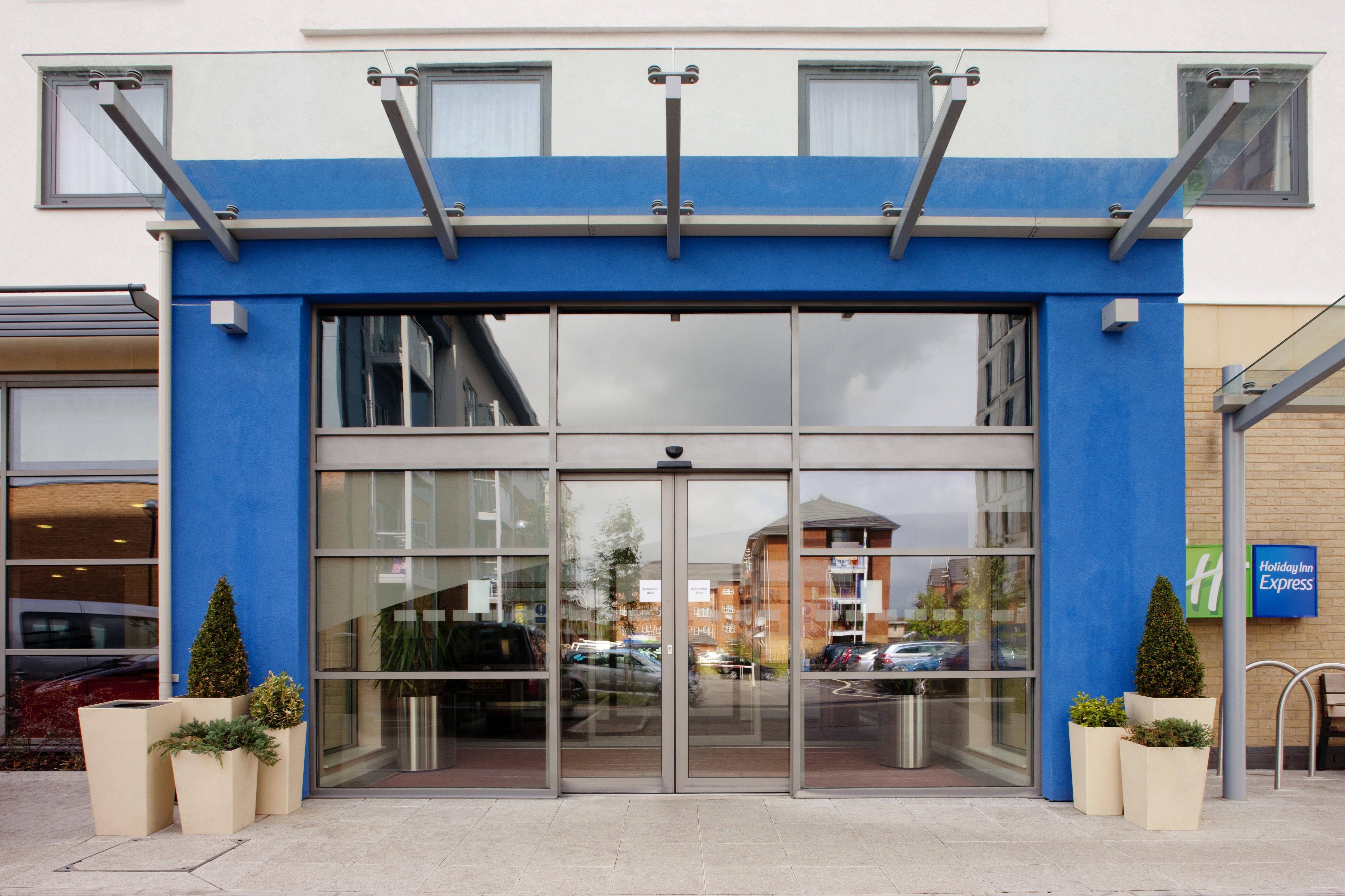 Holiday Inn Express Slough Ngoại thất bức ảnh