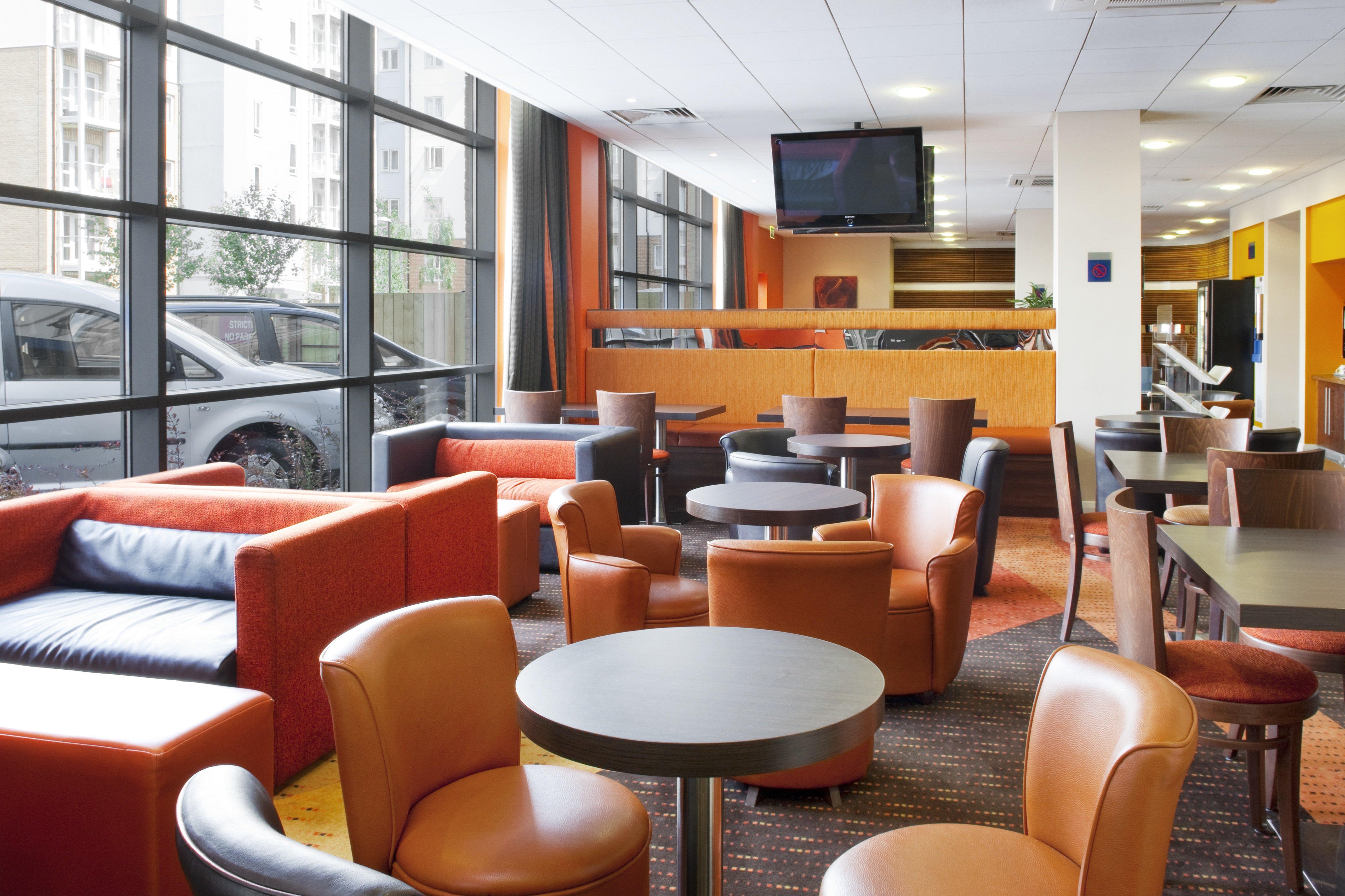 Holiday Inn Express Slough Nhà hàng bức ảnh