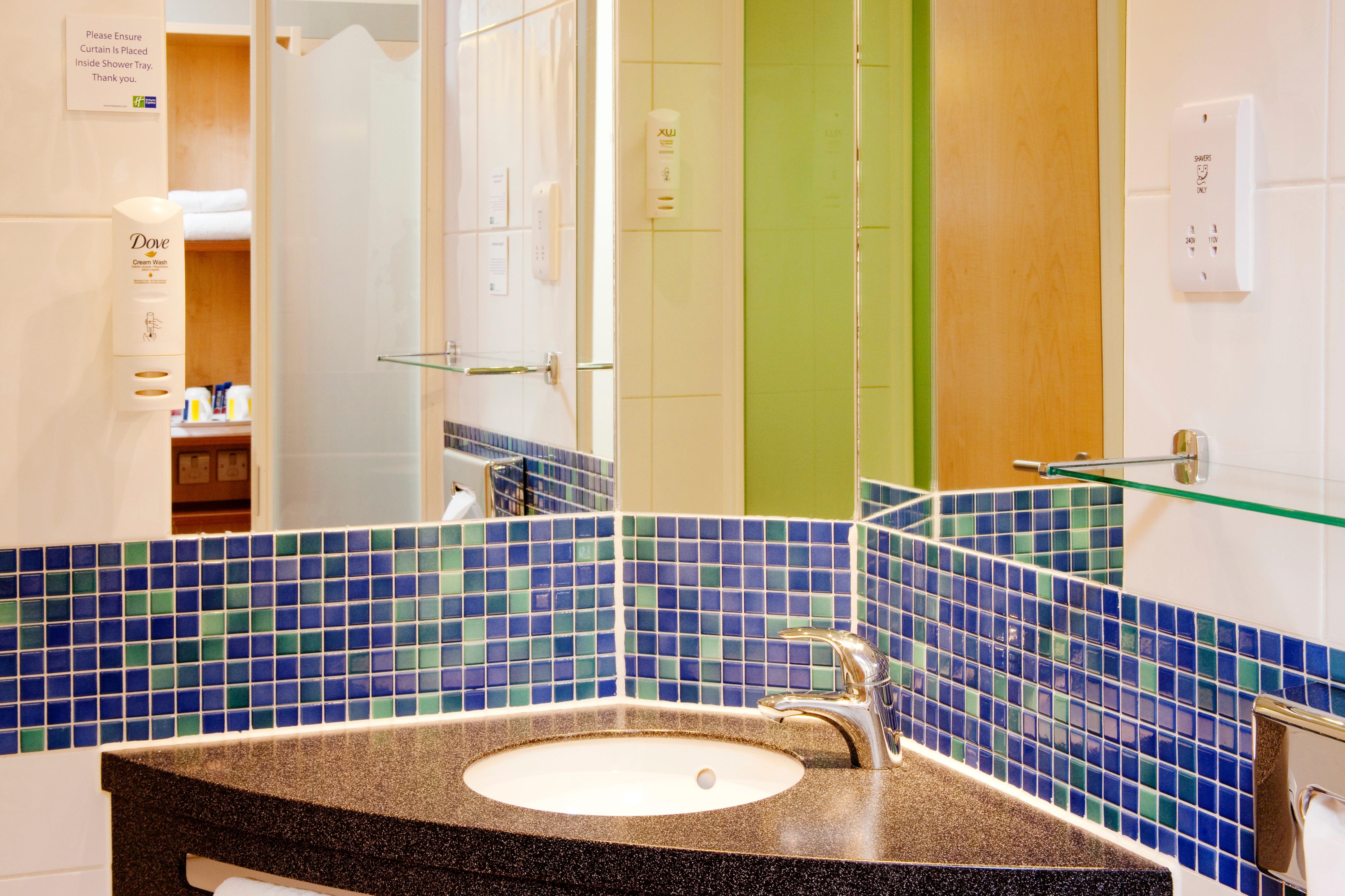 Holiday Inn Express Slough Ngoại thất bức ảnh