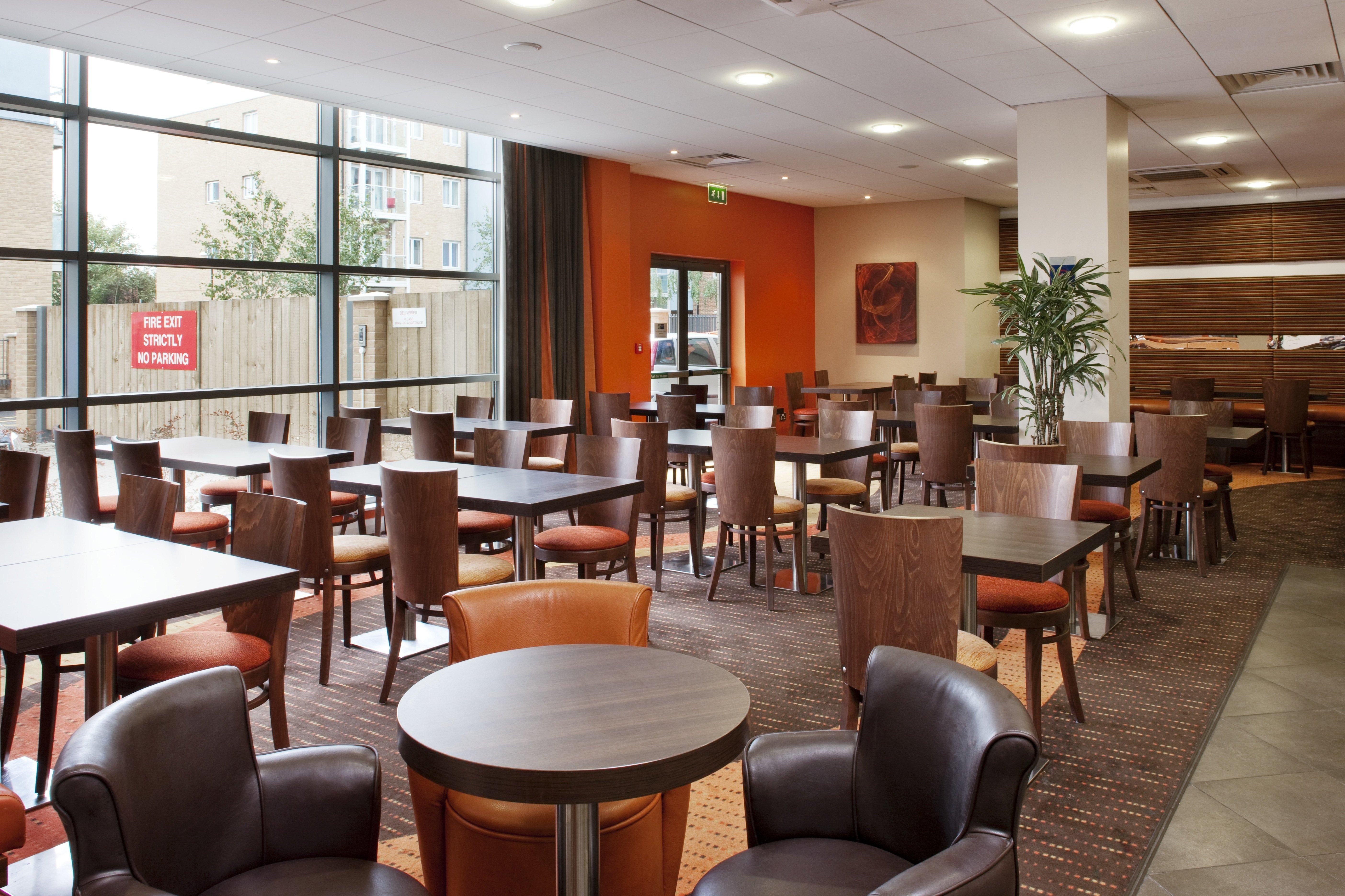 Holiday Inn Express Slough Ngoại thất bức ảnh
