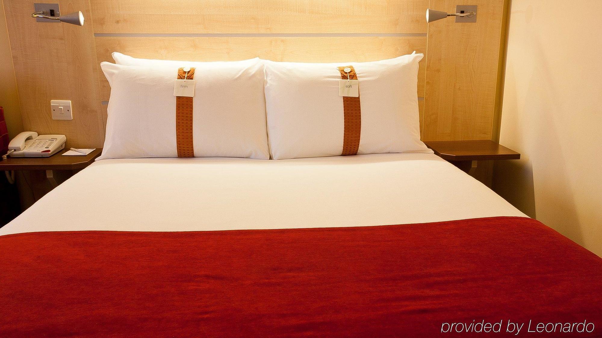 Holiday Inn Express Slough Ngoại thất bức ảnh