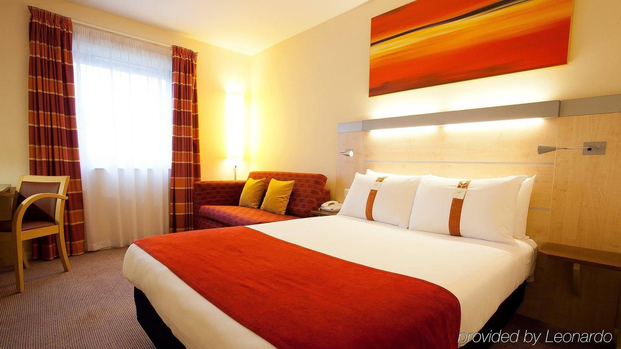 Holiday Inn Express Slough Ngoại thất bức ảnh