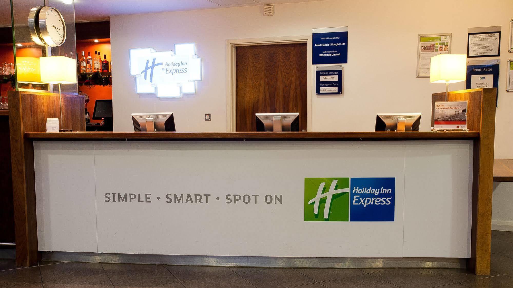Holiday Inn Express Slough Ngoại thất bức ảnh