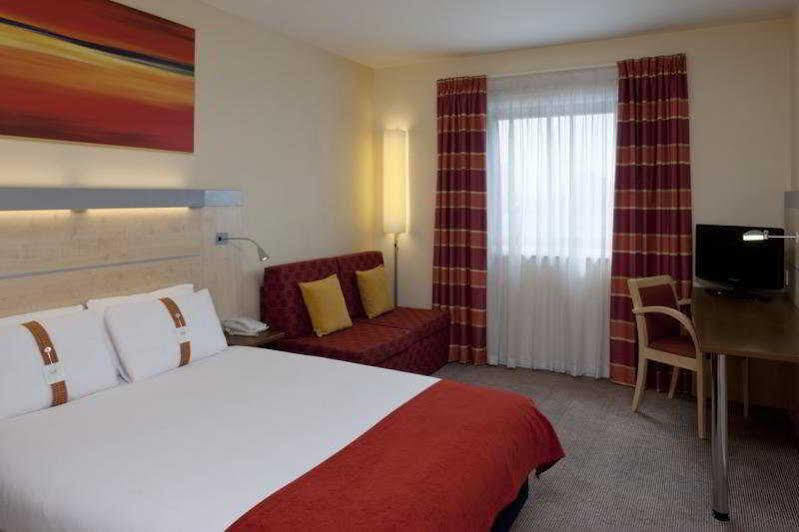 Holiday Inn Express Slough Ngoại thất bức ảnh