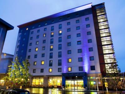 Holiday Inn Express Slough Ngoại thất bức ảnh