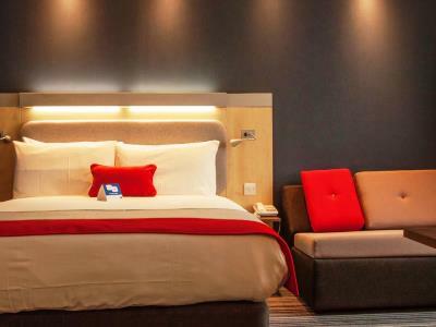 Holiday Inn Express Slough Ngoại thất bức ảnh