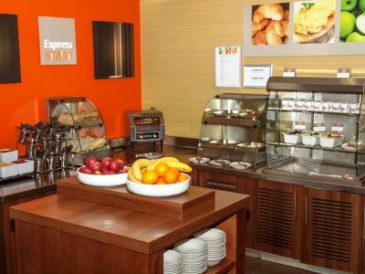 Holiday Inn Express Slough Ngoại thất bức ảnh