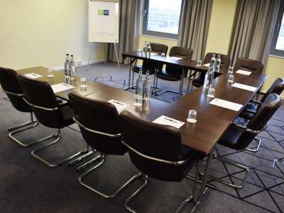 Holiday Inn Express Slough Ngoại thất bức ảnh